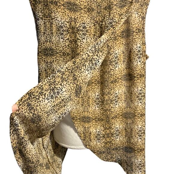 Torrid Animal Print Semi Sheer Tulip Back Sleeveless Blouse Top Brown Size 2 - Picture 5 of 7